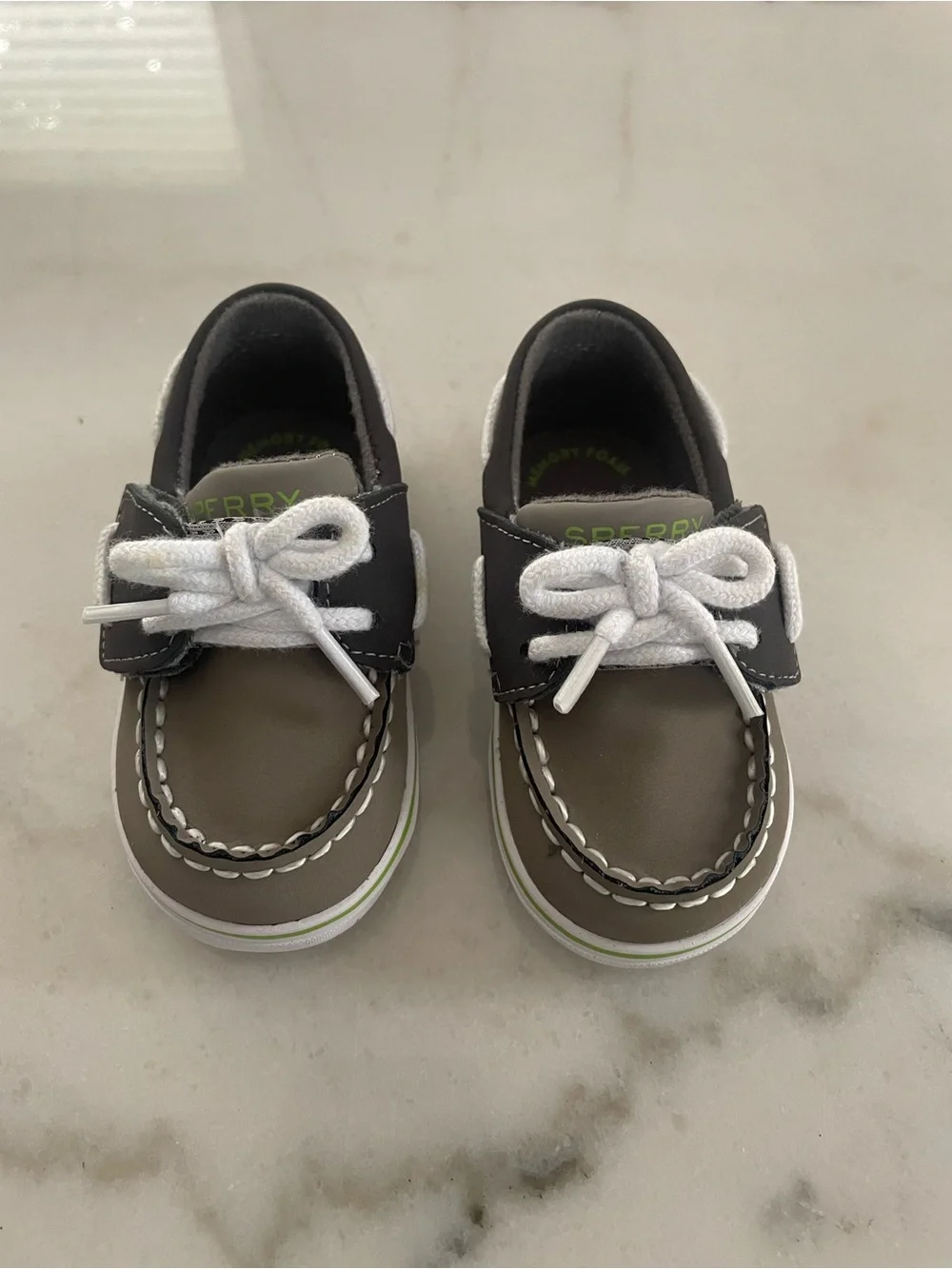 NWT Sperry Kids Taupe and Black Boat Shoes with White Laces Baby size 3 #0204